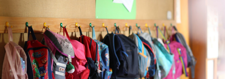 Gaderobe mit Rucksäcken KiTa
