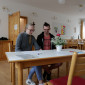 Ein Paar bei der Besprechung vor der Segnung.