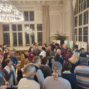 Menschen im Saal